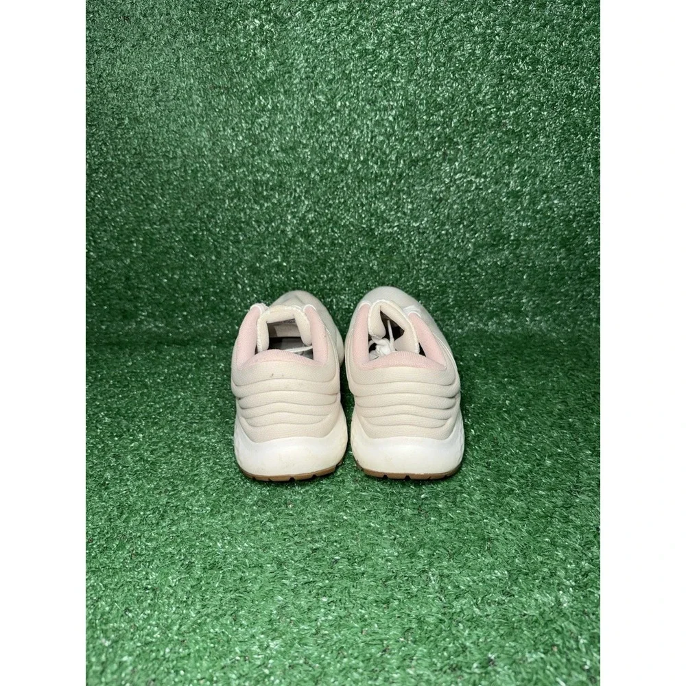 New Balance 520v7 Womens Size 8 Cream White Pink Running Shoes Comfort Sneakers